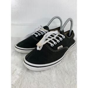 Vans Black Classic Lace-Up Canvas Sneakers Men's 5.5 / Women's 7